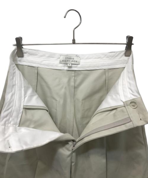 STUDIO NICHOLSON（スタジオ ニコルソン）STUDIO NICHOLSON (スタジオ ニコルソン) コットンツイルタックワイドパンツ アイボリー サイズ:Sの古着・服飾アイテム