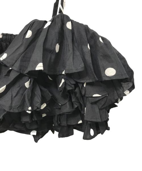 crinkle crinkle crinkle（クリンクル クリンクル クリンクル）CRINKLE CRINKLE CRINKLE (クリンクル クリンクル クリンクル) ドット フリルキャミ ブラック サイズ:Free 未使用品の古着・服飾アイテム