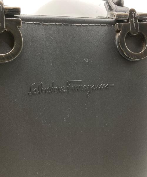 Salvatore Ferragamo（サルヴァトーレ フェラガモ）Salvatore Ferragamo (サルヴァトーレ フェラガモ) ラバーレザーハンドバッグ ブラックの古着・服飾アイテム