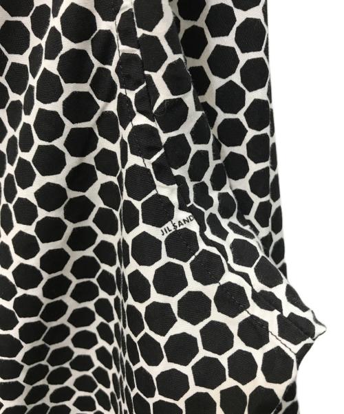 JIL SANDER（ジルサンダー）JIL SANDER (ジルサンダー) 総柄シャツ ブラック×ホワイト サイズ:40の古着・服飾アイテム