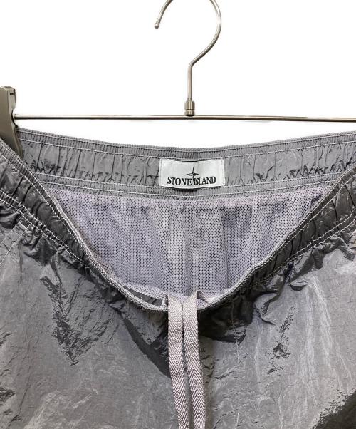 STONE ISLAND（ストーンアイランド）STONE ISLAND (ストーンアイランド) ナイロンメタル スイムショーツ グレー サイズ:Sの古着・服飾アイテム