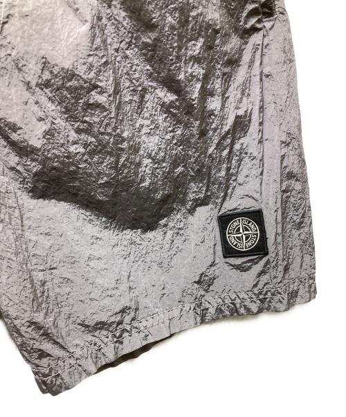 STONE ISLAND（ストーンアイランド）STONE ISLAND (ストーンアイランド) ナイロンメタル スイムショーツ グレー サイズ:Sの古着・服飾アイテム