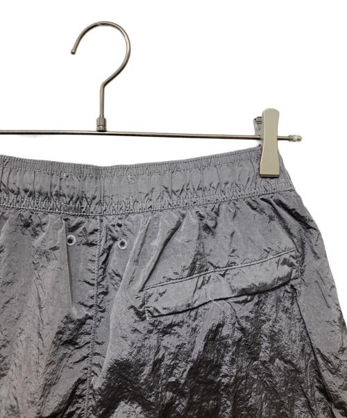 STONE ISLAND（ストーンアイランド）STONE ISLAND (ストーンアイランド) ナイロンメタル スイムショーツ グレー サイズ:Sの古着・服飾アイテム