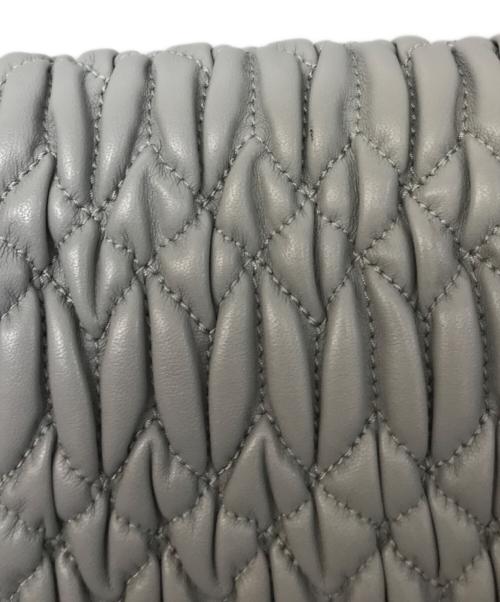 MIU MIU（ミュウミュウ）MIU MIU (ミュウミュウ) ナッパクリスタル レザー ショルダーバッグ グレーの古着・服飾アイテム