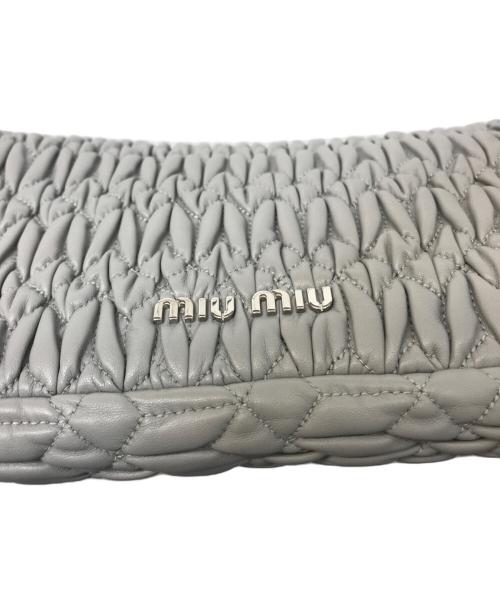 MIU MIU（ミュウミュウ）MIU MIU (ミュウミュウ) ナッパクリスタル レザー ショルダーバッグ グレーの古着・服飾アイテム