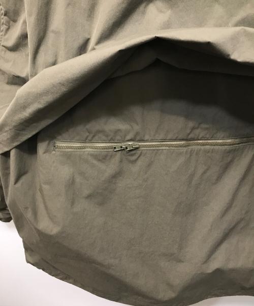 SOFTHYPHEN（ソフトハイフン）SOFTHYPHEN (ソフトハイフン) ZIP POCKET BENCH JACKET オリーブ サイズ:04の古着・服飾アイテム