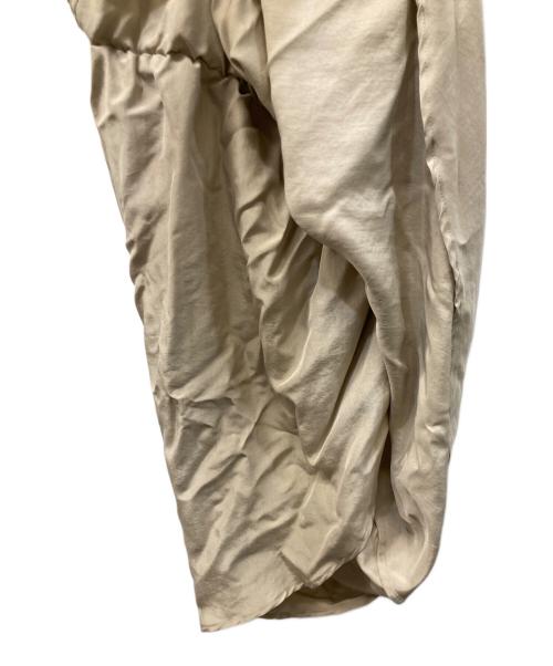 MM6 Maison Margiela（エムエムシックスメゾンマルジェラ）MM6 Maison Margiela (エムエムシックスメゾンマルジェラ) アシンメトリーシルクワンピース ベージュ サイズ:L(42)の古着・服飾アイテム