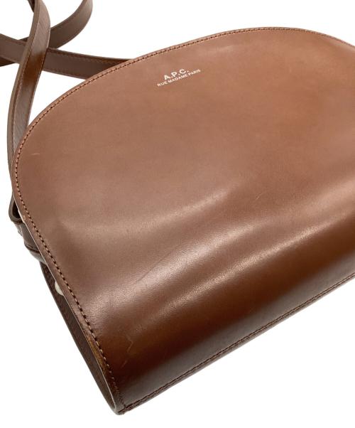 A.P.C.（アーペーセー）A.P.C. (アーペーセー) DEMI-LUNE ショルダーバッグ ブラウンの古着・服飾アイテム