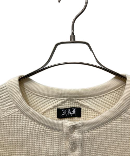 Fake Ass Flowers（フェイク アス フラワーズ）Fake Ass Flowers (フェイク アス フラワーズ) ヘンリーネックカットソー ベージュ サイズ:Lの古着・服飾アイテム