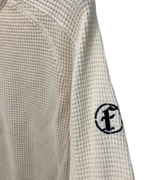 Fake Ass Flowers（フェイク アス フラワーズ）Fake Ass Flowers (フェイク アス フラワーズ) ヘンリーネックカットソー ベージュ サイズ:Lの古着・服飾アイテム