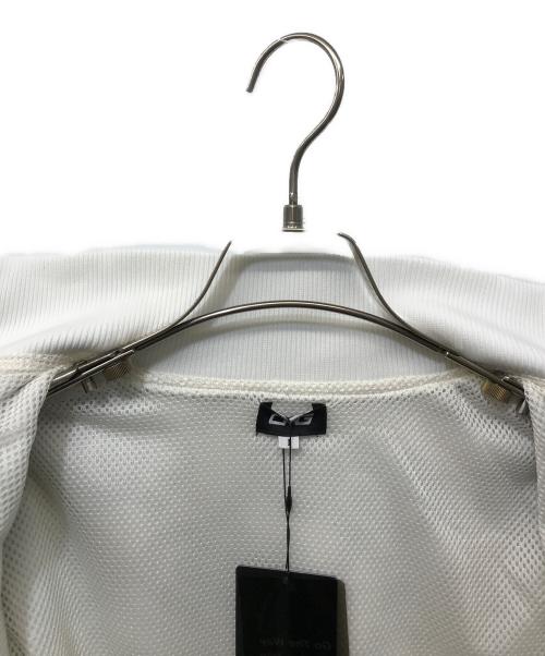 CPG GOLF（シーピージー ゴルフ）CPG GOLF (シーピージー ゴルフ) chain logo graphical blouson ベージュ サイズ:1 未使用品の古着・服飾アイテム