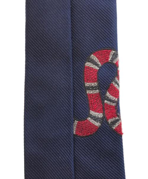 GUCCI（グッチ）GUCCI (グッチ) キングスネーク シルク ネクタイ ネイビー サイズ:148x7cmの古着・服飾アイテム