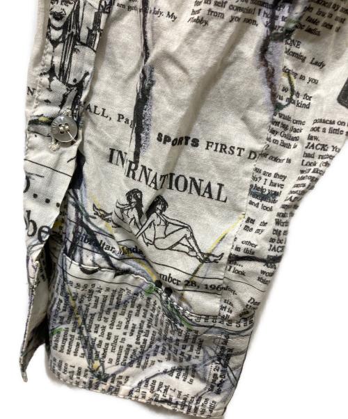 GALLIANO（ガリアーノ）GALLIANO (ガリアーノ) ニュースペーパー柄シャツ グレー サイズ:44の古着・服飾アイテム