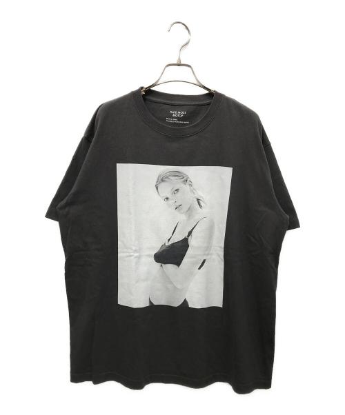 biotope（ビオトープ）biotope (ビオトープ) Kate Moss by David Sims Photo T-shirts グレー サイズ:XLの古着・服飾アイテム