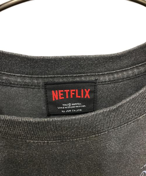 JUN（ジュン）JUN (ジュン) NETFLIX (ネットフリックス) 「地面師たち」Original Graphic SS T-Shirt グレー サイズ:Lの古着・服飾アイテム