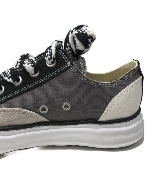 Maison MIHARA YASUHIRO（メゾン ミハラ ヤスヒロ）Maison MIHARA YASUHIRO (メゾン ミハラ ヤスヒロ) original sole multi color canvas lowcut sneaker ブラック×ホワイト サイズ:8.5の古着・服飾アイテム