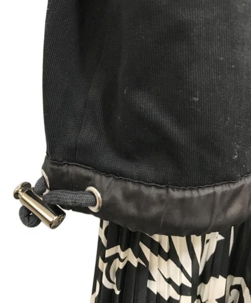 sacai（サカイ）sacai (サカイ) フラワープリントプリーツスカートワンピース ブラック サイズ:1の古着・服飾アイテム