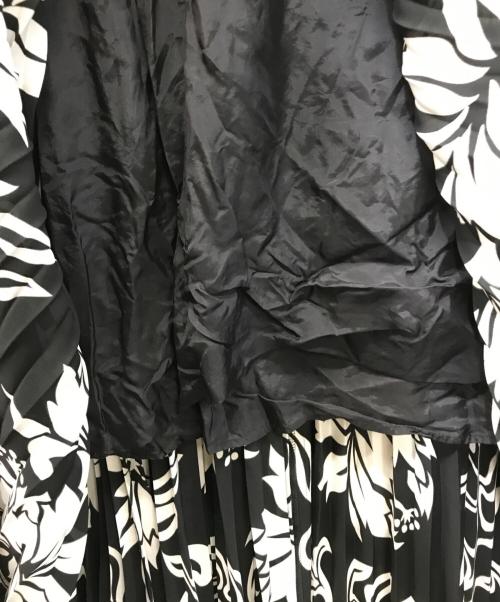 sacai（サカイ）sacai (サカイ) フラワープリントプリーツスカートワンピース ブラック サイズ:1の古着・服飾アイテム