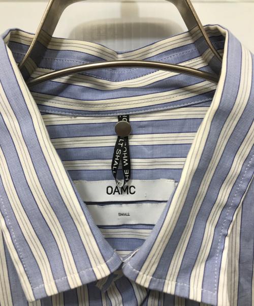 OAMC（オーエーエムシー）OAMC (オーエーエムシー) Moth Chest Print Shirt ブルー×ホワイト サイズ:Sの古着・服飾アイテム