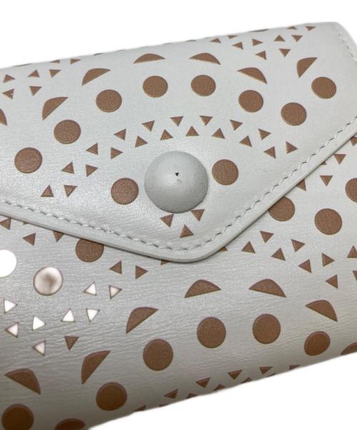 ALAIA（アライア）ALAIA (アライア) Wホックウォレット ホワイトの古着・服飾アイテム