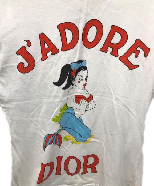 Christian Dior（クリスチャン ディオール）Christian Dior (クリスチャン ディオール) J'ADORE フロント 人形 プリント クルーネック半袖Tシャツ ホワイト サイズ:38の古着・服飾アイテム