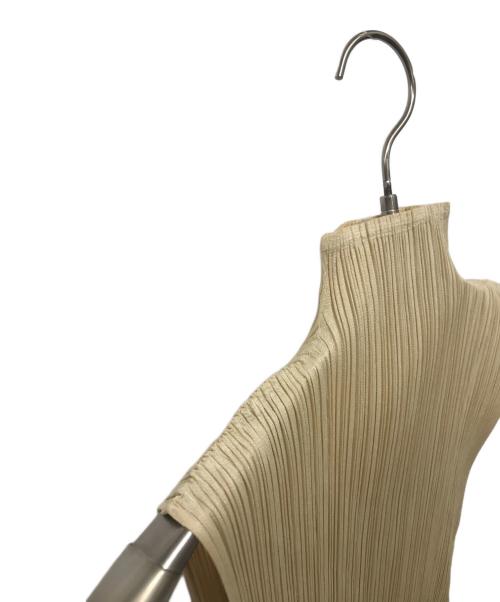 PLEATS PLEASE（プリーツプリーズ）PLEATS PLEASE (プリーツプリーズ) プリーツノースリーブカットソー ベージュ サイズ:3の古着・服飾アイテム