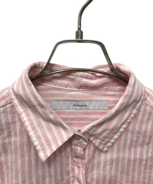 FRAMeWORK（フレームワーク）FRAMeWORK (フレームワーク) フレンチリネンレギュラーカラーシャツ ピンク×ホワイト サイズ:Free 未使用品の古着・服飾アイテム