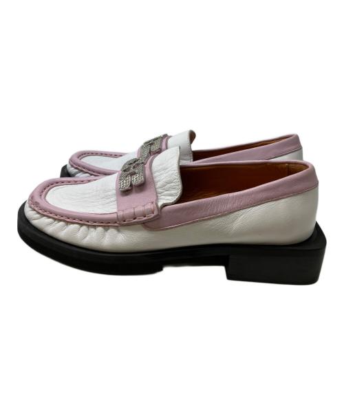 GANNI（ガニー）Ganni (ガニー) スタッズロゴ付ローファー ホワイト×ピンク サイズ:38の古着・服飾アイテム