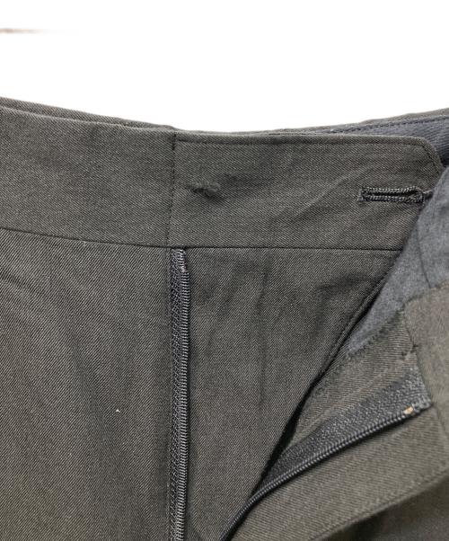 ISSEY MIYAKE（イッセイミヤケ）ISSEY MIYAKE (イッセイミヤケ) 2タックテーパードパンツ ブラック サイズ:Lの古着・服飾アイテム