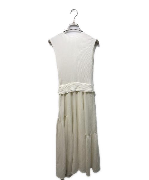 FRAY ID（フレイ アイディー）FRAY ID (フレイ アイディー) メタルブローチリブニットコンビフレアワンピース ホワイトの古着・服飾アイテム