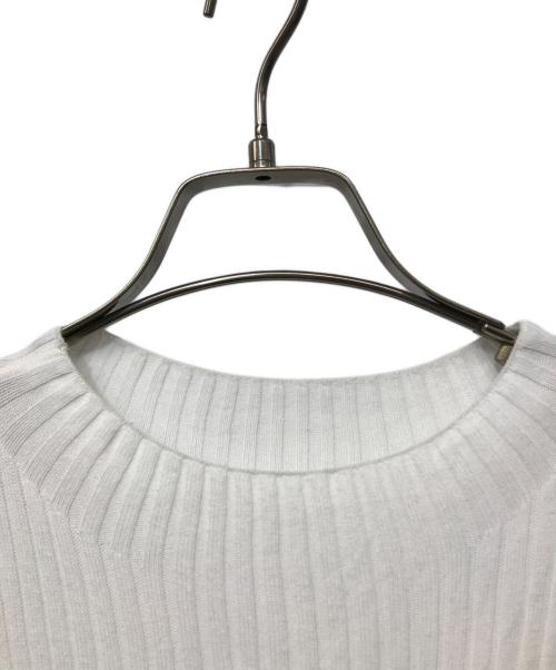 FRAY ID（フレイ アイディー）FRAY ID (フレイ アイディー) メタルブローチリブニットコンビフレアワンピース ホワイトの古着・服飾アイテム