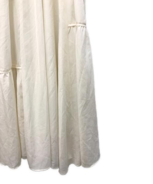 FRAY ID（フレイ アイディー）FRAY ID (フレイ アイディー) メタルブローチリブニットコンビフレアワンピース ホワイトの古着・服飾アイテム