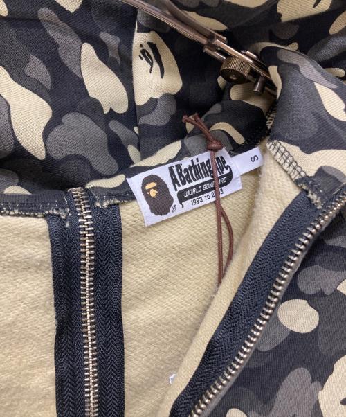 A BATHING APE（ア ベイシング エイプ）A BATHING APE (ア ベイシング エイプ) SEPARATE SHARK FULL ZIP HOODIE グレー サイズ:Sの古着・服飾アイテム