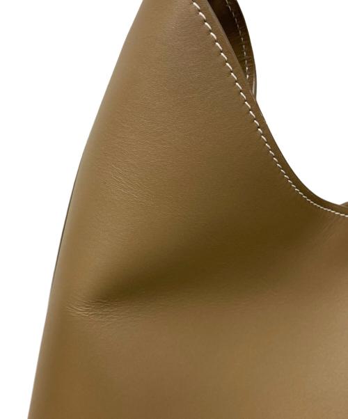 elleme（エレメ）elleme (エレメ) Boomerang レザーバッグ ベージュの古着・服飾アイテム