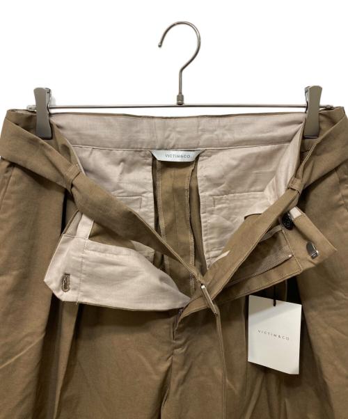 VICTIM（ヴィクティム）VICTIM (ヴィクティム) LINEN 2-TUCK SLACKS ブラウン サイズ:2 未使用品の古着・服飾アイテム