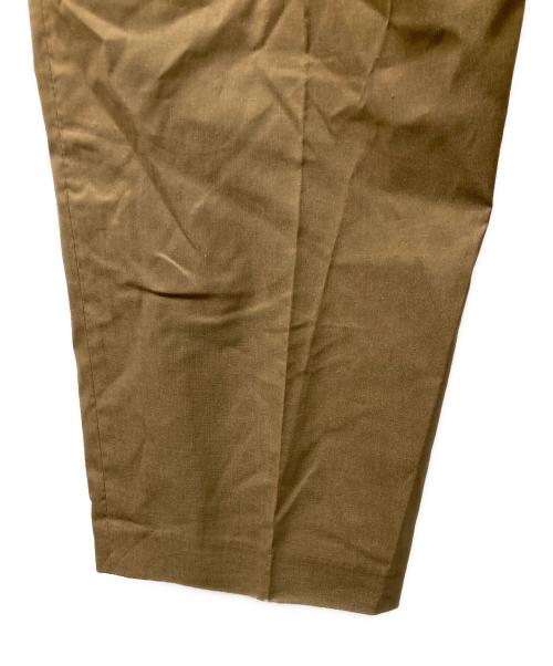 VICTIM（ヴィクティム）VICTIM (ヴィクティム) LINEN 2-TUCK SLACKS ブラウン サイズ:2 未使用品の古着・服飾アイテム