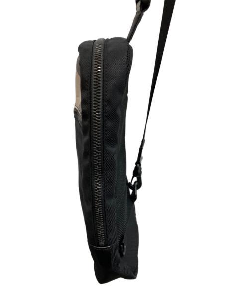 BLACK LABEL CRESTBRIDGE（ブラックレーベル クレストブリッジ）BLACK LABEL CRESTBRIDGE (ブラックレーベル クレストブリッジ) チェック切替ボディーバッグ ブラック×ベージュの古着・服飾アイテム