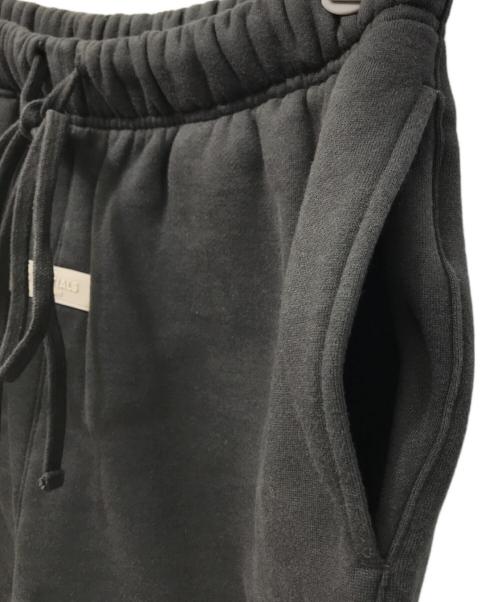 FOG ESSENTIALS（フィアオブゴッド エッセンシャル）FOG ESSENTIALS (フィアオブゴッド エッセンシャル) 1977 ハーフパンツ グレー サイズ:XLの古着・服飾アイテム