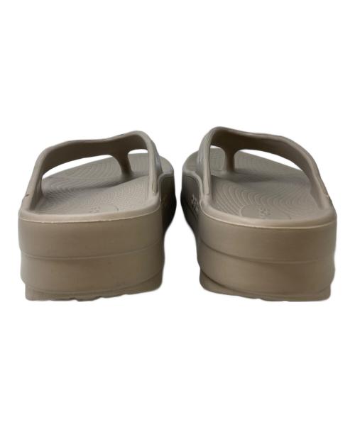 OOFOS（ウーフォス）OOFOS (ウーフォス) OOmega リカバリーサンダル ベージュ サイズ:38の古着・服飾アイテム