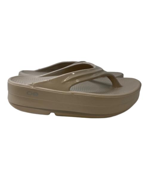OOFOS（ウーフォス）OOFOS (ウーフォス) OOmega リカバリーサンダル ベージュ サイズ:38の古着・服飾アイテム