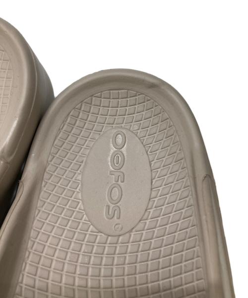 OOFOS（ウーフォス）OOFOS (ウーフォス) OOmega リカバリーサンダル ベージュ サイズ:38の古着・服飾アイテム