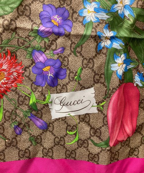 GUCCI（グッチ）GUCCI (グッチ) GGフローラ フラワー シルクスカーフ ピンク×ベージュ サイズ:90×90の古着・服飾アイテム