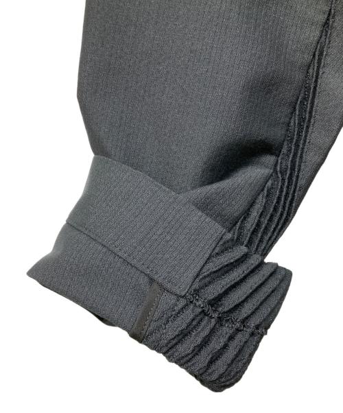 ISSEY MIYAKE（イッセイミヤケ）ISSEY MIYAKE (イッセイミヤケ) プリーツ切替テーラードジャケット ブラック サイズ:2の古着・服飾アイテム