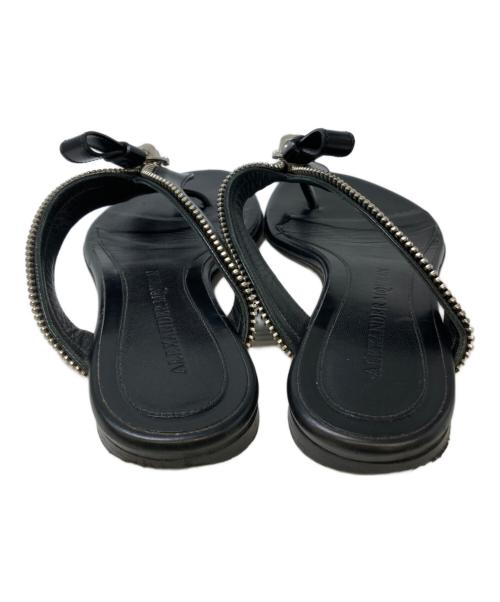 ALEXANDER McQUEEN（アレキサンダーマックイーン）ALEXANDER McQUEEN (アレキサンダーマックイーン) ジップアップスカルロゴサンダル ブラック サイズ:37の古着・服飾アイテム
