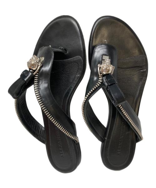 ALEXANDER McQUEEN（アレキサンダーマックイーン）ALEXANDER McQUEEN (アレキサンダーマックイーン) ジップアップスカルロゴサンダル ブラック サイズ:37の古着・服飾アイテム