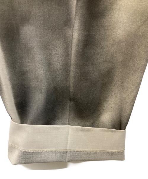 Soe（ソーイ）SOE (ソーイ) STUDIOUS (ステュディオス) 別注ムラ染パンツ グレー 未使用品の古着・服飾アイテム