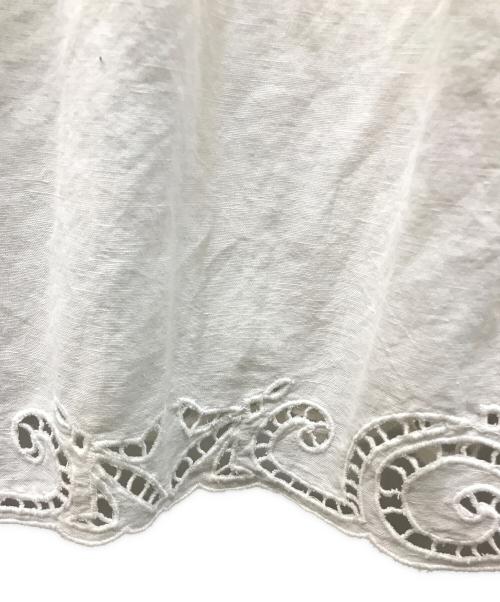 crinkle crinkle crinkle（クリンクル クリンクル クリンクル）crinkle crinkle crinkle (クリンクル クリンクル クリンクル) カットワークキャミワンピース ホワイト サイズ:Freeの古着・服飾アイテム