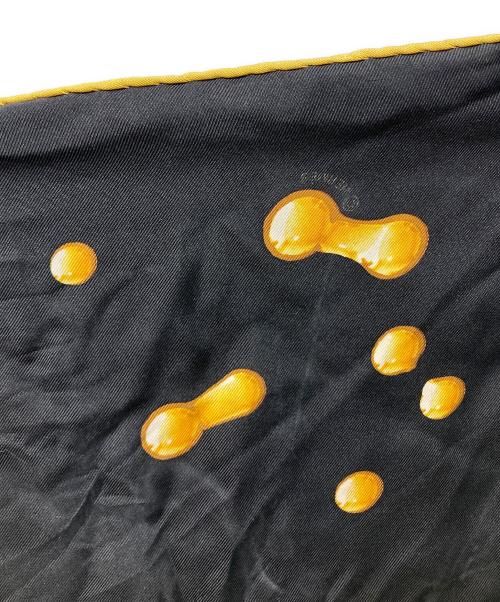 HERMES（エルメス）HERMES (エルメス) カレ90 シルクスカーフ ブラック×ゴールドの古着・服飾アイテム