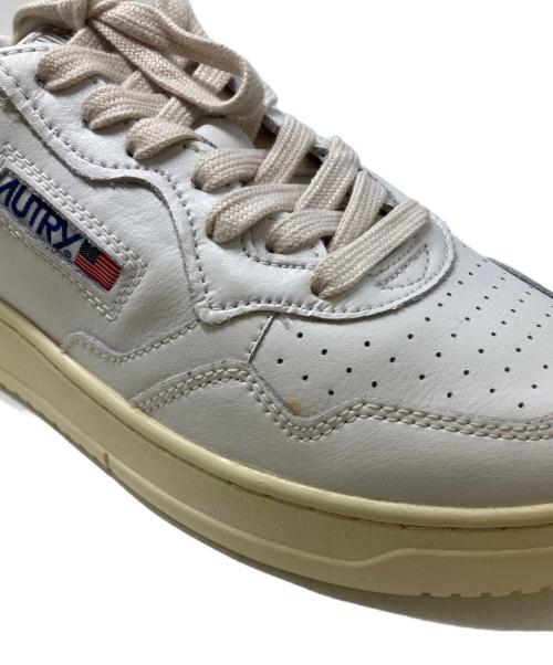 AUTRY（オートリ―）AUTRY (オートリ―) MEDALIST ローカットスニーカー ホワイト サイズ:41の古着・服飾アイテム