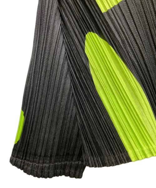 PLEATS PLEASE（プリーツプリーズ）PLEATS PLEASE (プリーツプリーズ) ドットプリーツカットソー ブラック×グリーン サイズ:3の古着・服飾アイテム
